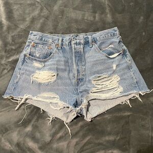 Levi’s high waisted distressed short